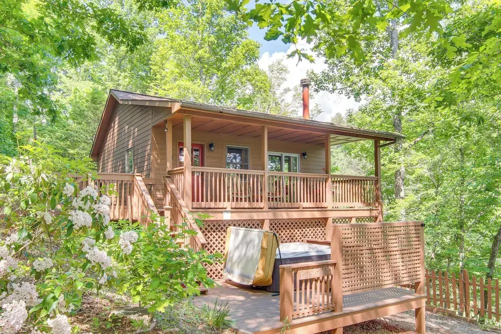'fox Den' w/ Hot Tub! 22 Mi to Cataloochee Skiing