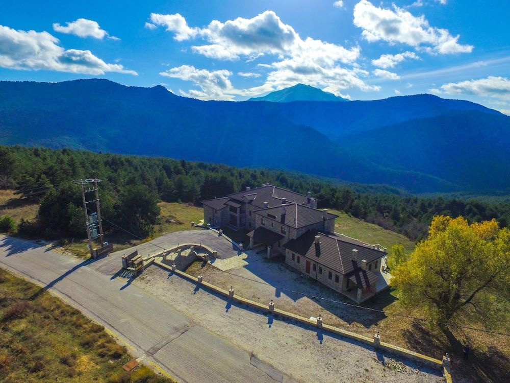 Karyatis Resort