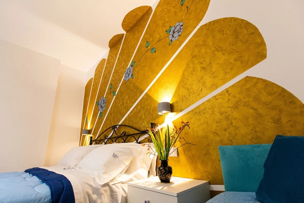 Deluxe Double room with balcony and with courtyard view (full double bed)