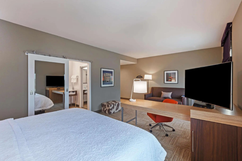 Double Suite (full double bed)