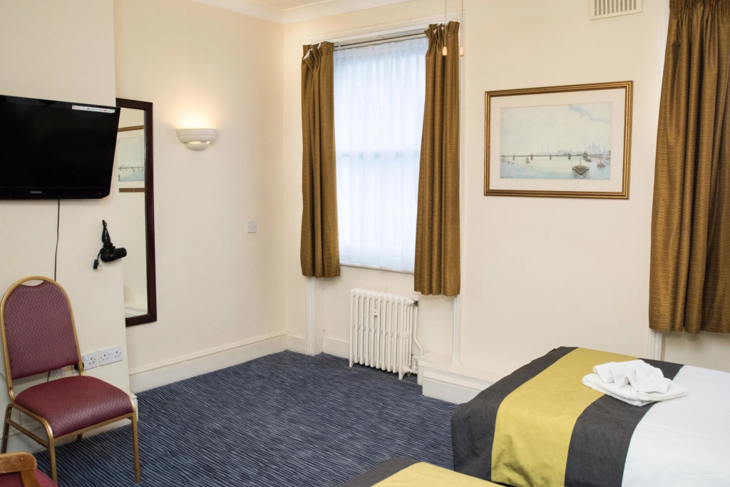 Отель Rose Court Hotel в Лондоне