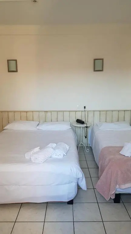 Standard Triple room with courtyard view