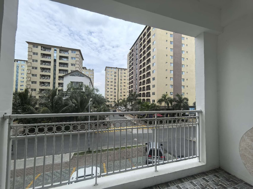 OYUSTAY Clark condo near airport casino
