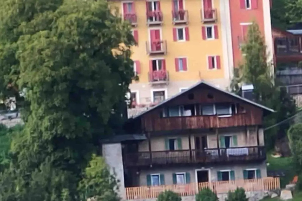 La casa del Noce, immersa nel verde delle Dolomiti