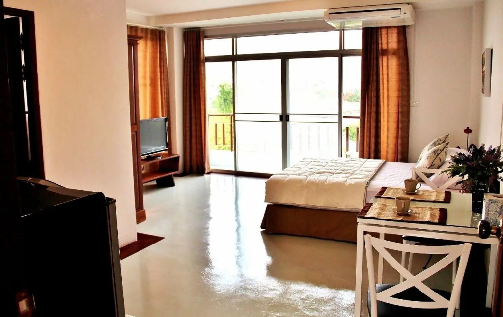 Отель The Meet Green Apartment в Бангкоке