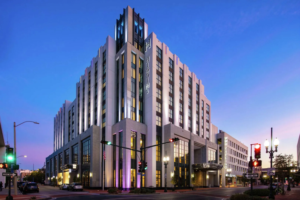 The Higgins Hotel New Orleans, Curio Collection by Hilton
