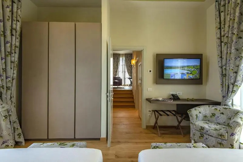 Executive Suite with garden view