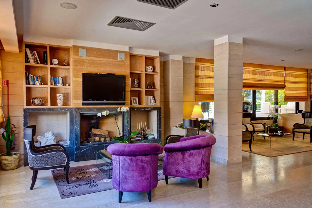Lobby & Reception