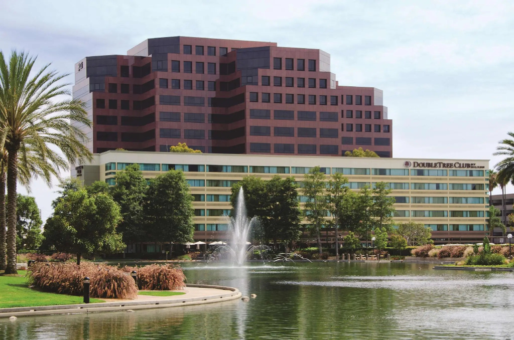 Lakeside Orange County Airport Hotel - Chambres