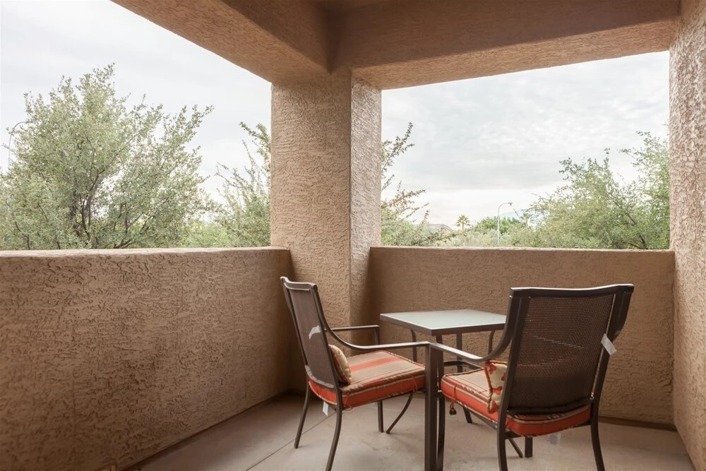 2BR Plus Ocotillo Townhome, Heated Pool, Spa, Gym