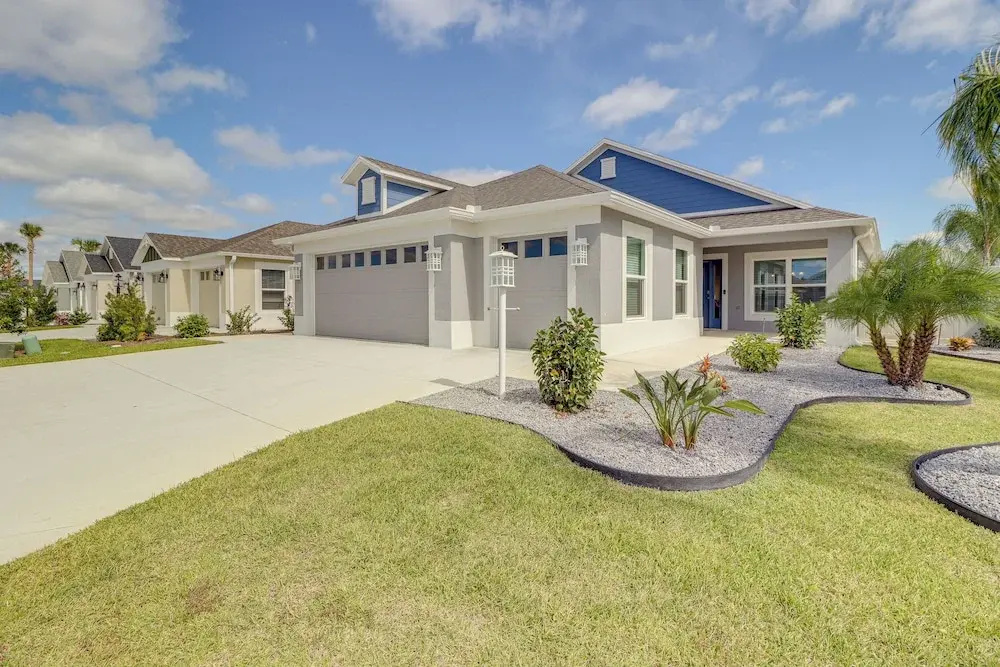 Community Pool & Tennis Court: Gem in The Villages