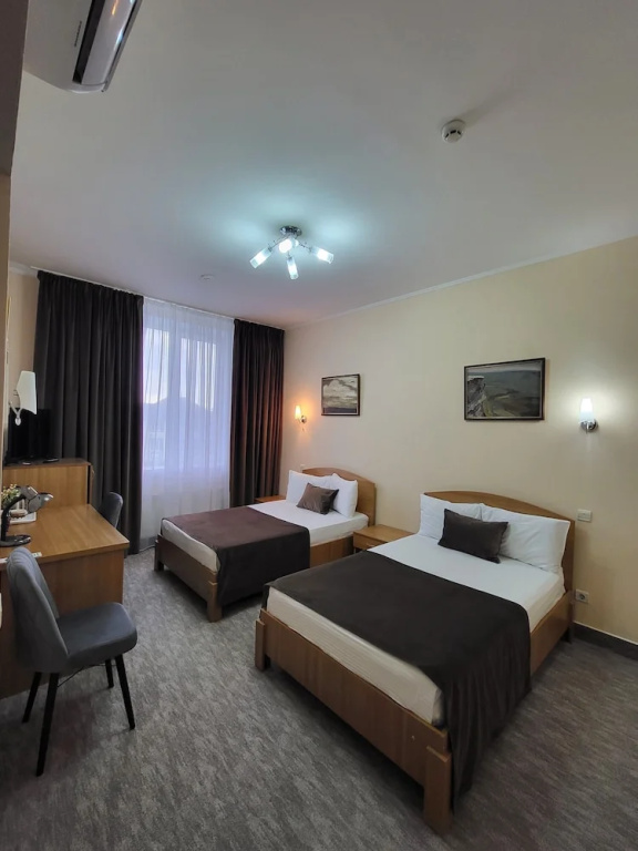Double room (full double bed)