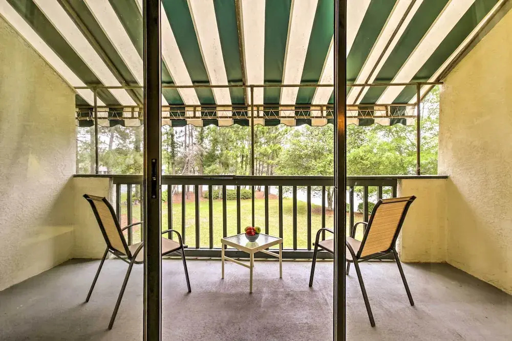 Niceville Condo w/ Pool Access < 8 Mi to Destin!