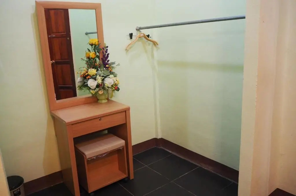 Economy room