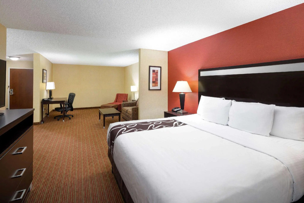 Double Suite (full double bed)