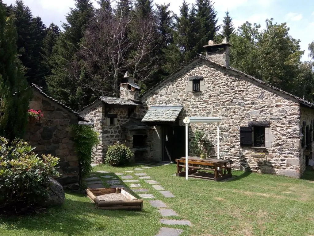 Gite Queyrières, 5 pièces, 8 personnes - FR-1-582-285