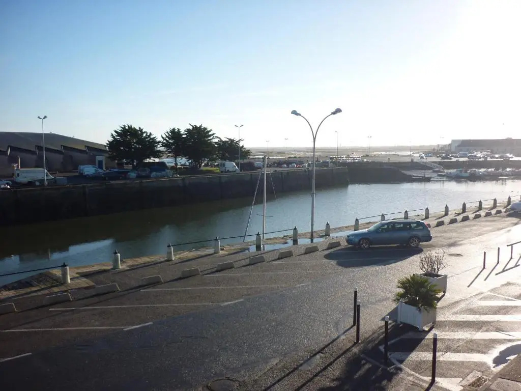 Standard Double room with harbour view (full double bed)