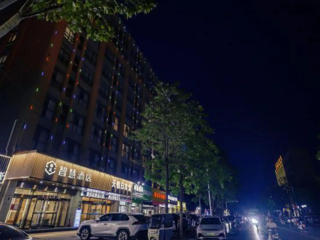 jiaxian Qiantian Holiday Hotel