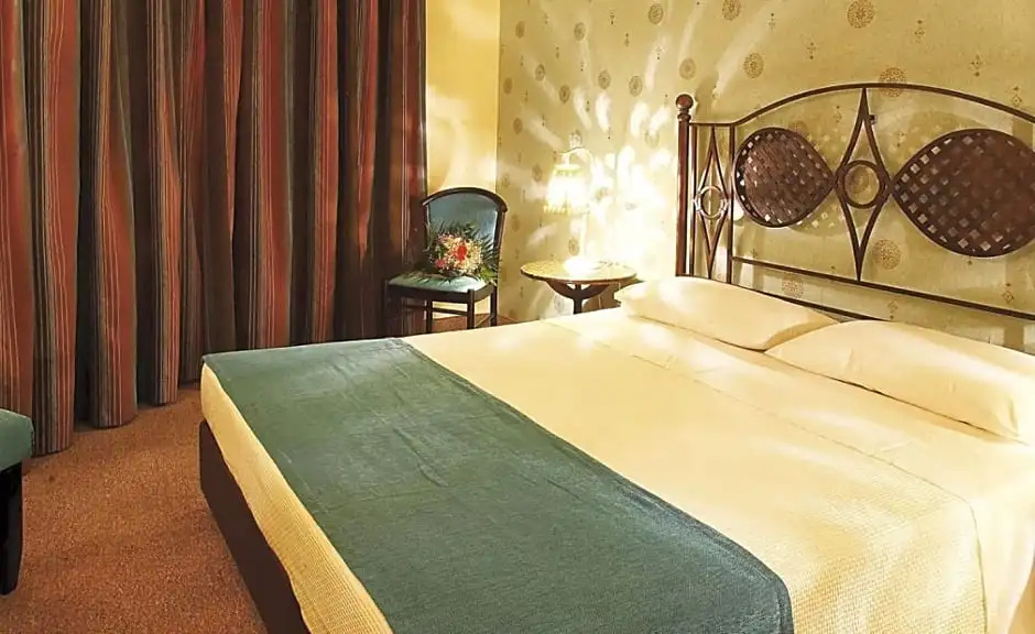 Economy room