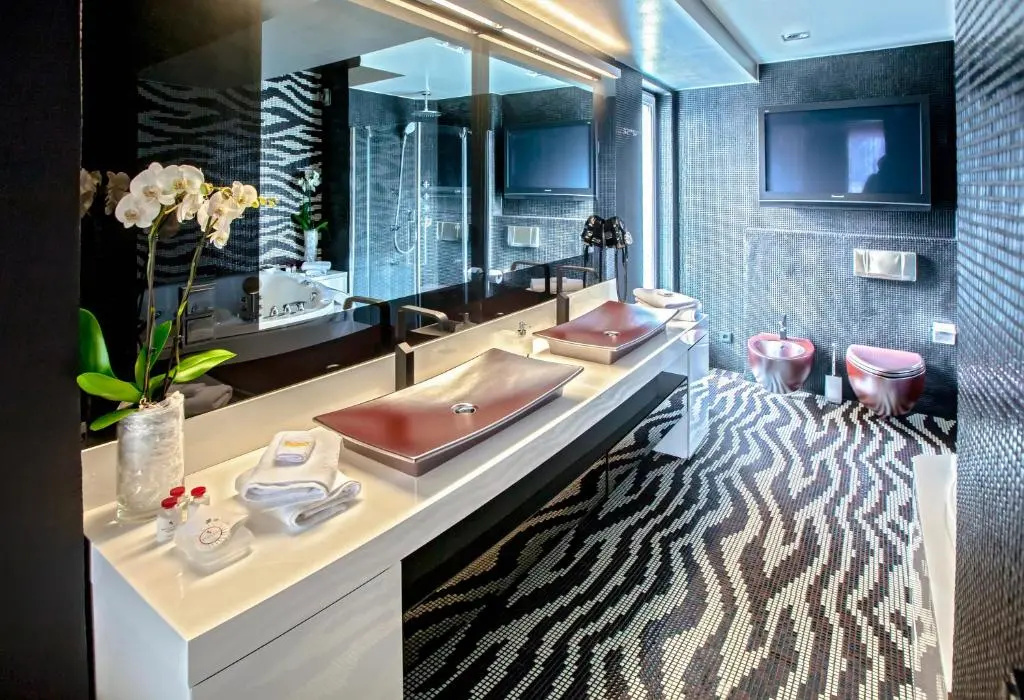 Luxury Suite