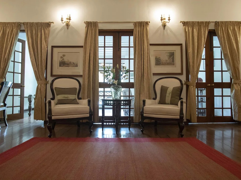Lobby & Reception