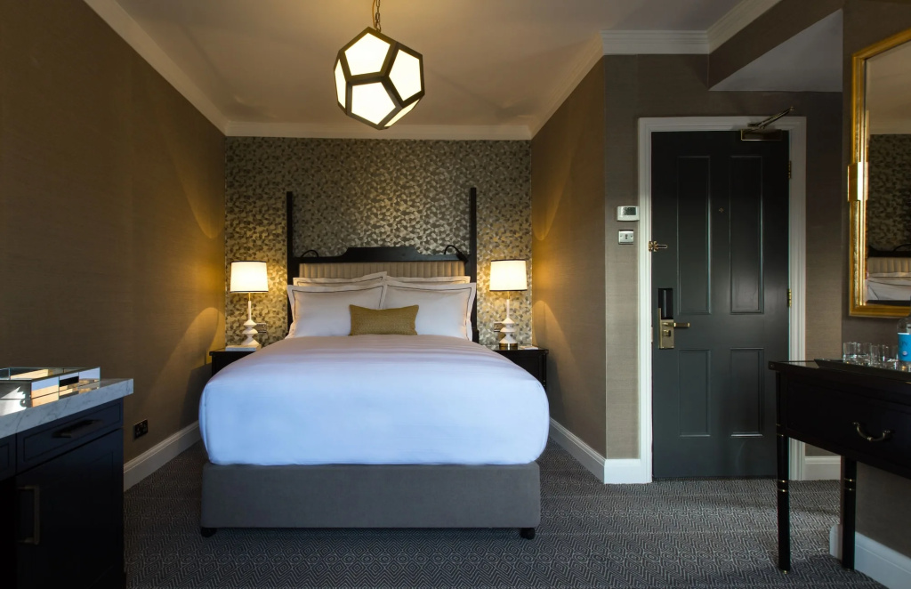 Отель The Academy - Small Luxury Hotels of the World в Лондоне
