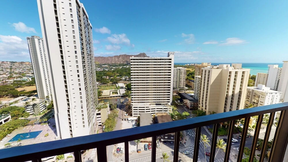 Tower 1 Suite 2507 - Qqp 1 Bedroom Apts by Redawning