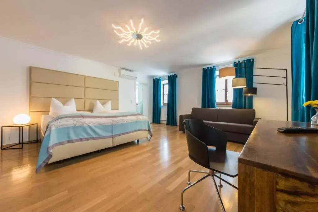 Standard Double room (full double bed)