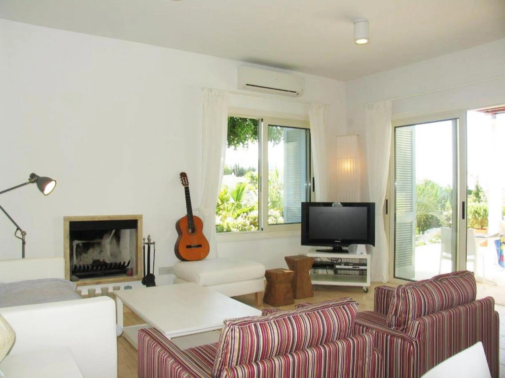 Carob Tree Villa in Latsi — 4