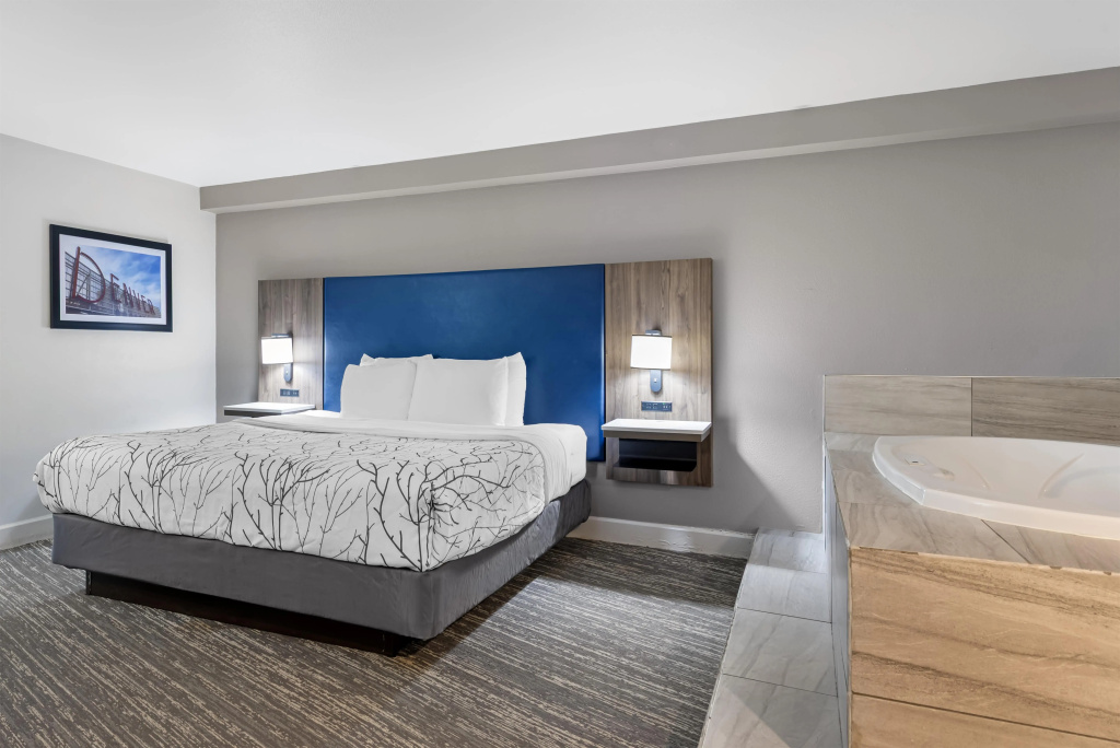 Double Suite with balcony (full double bed)