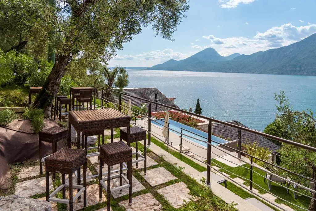 1 Bedroom Apartment with lake view