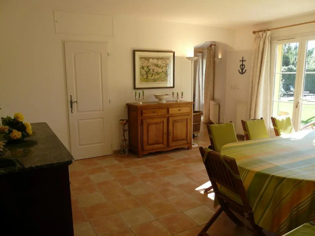 Afficher la photo 6 — Agréable Villa Familiale Avec Piscine Chauffée, Grand Jardin, Située Proche du Centre du Village de Mouriès Au Coeur Des Alpilles, 10 Personnes, Ls1-140 Baguie Roso