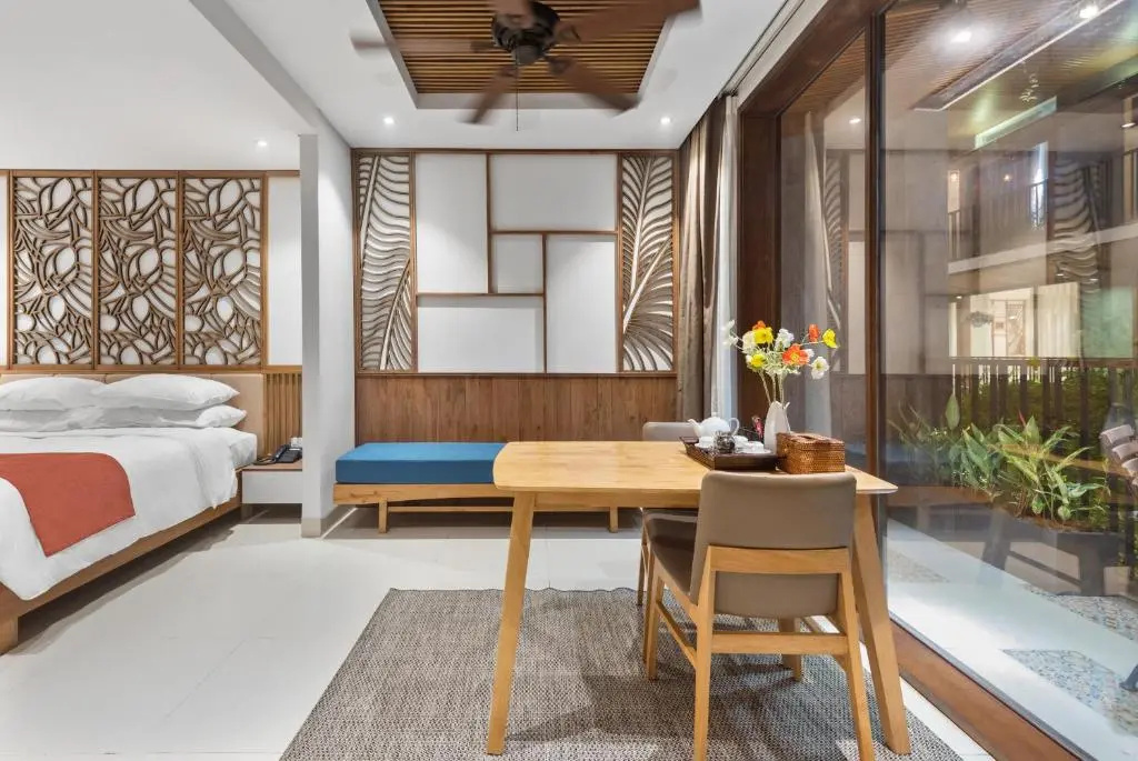 Lobby & Reception