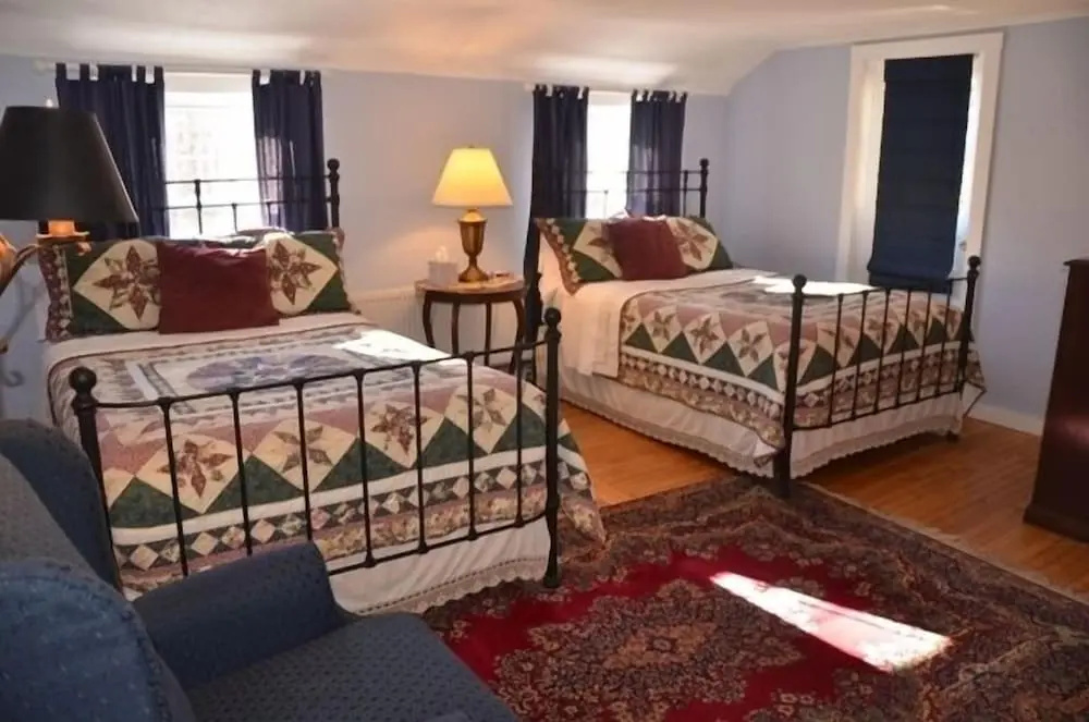Classic Double room (full double bed)