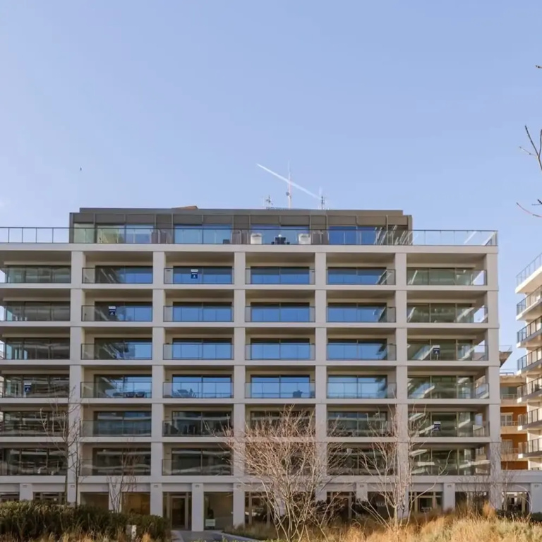 Brand new Apartment With Terrace in Sky Garden