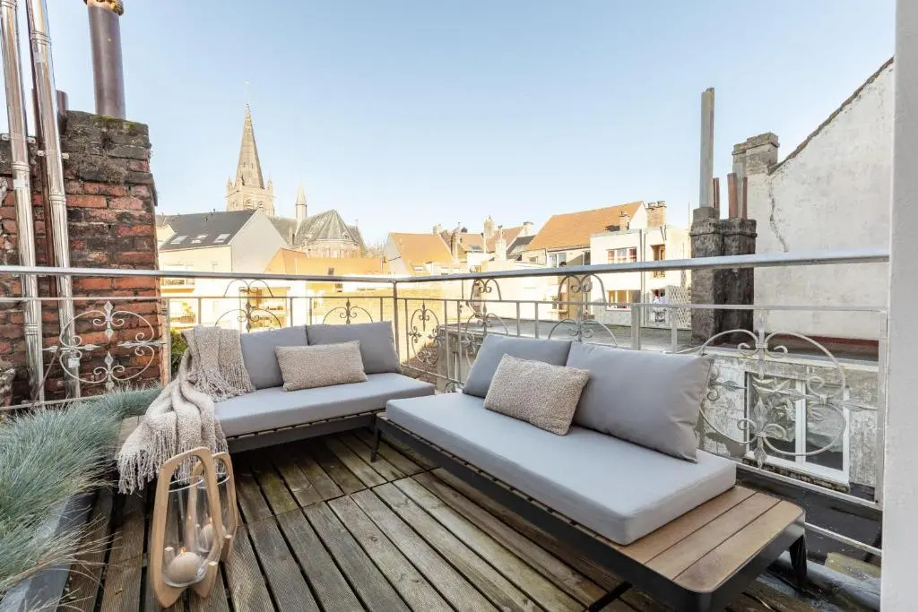 Unique Triplex flat in beautifully renovated mansion