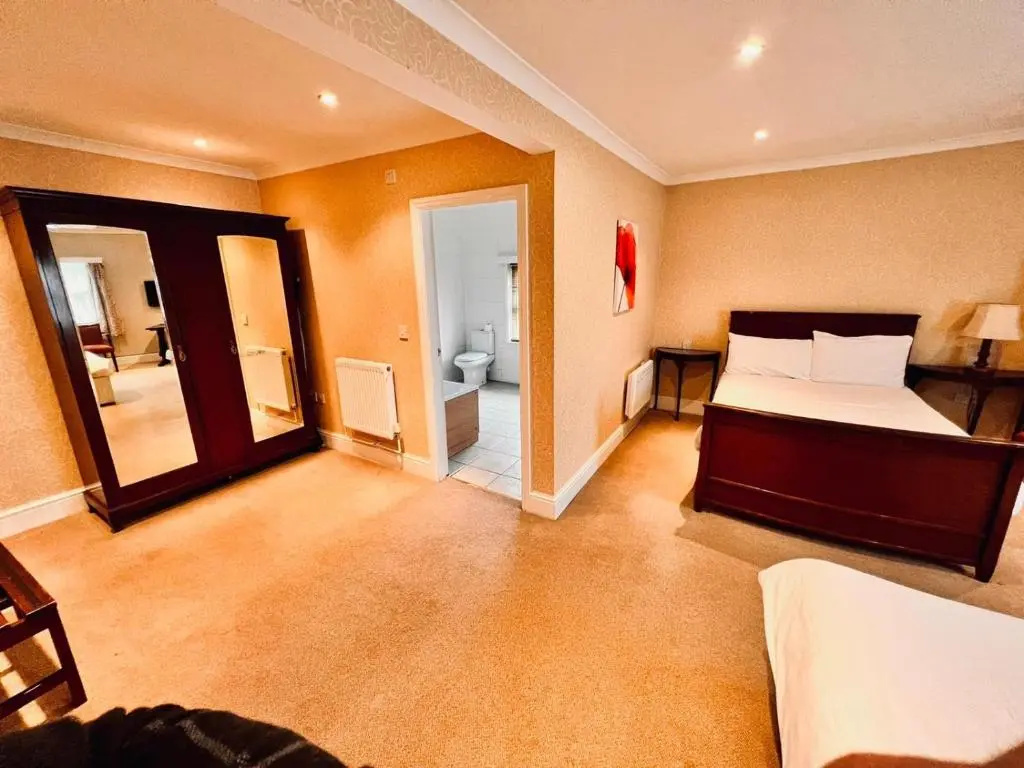 Crown Hotel - Stone (Near Stoke-On-Trent) by OYO - Chambres