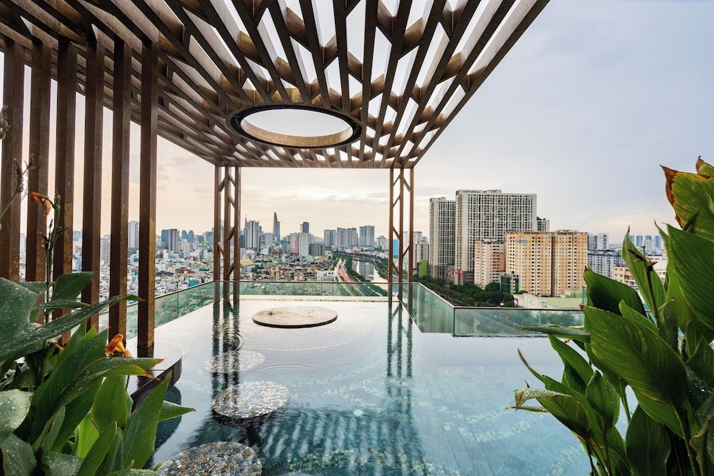 Luxury D1 Mension Condotel