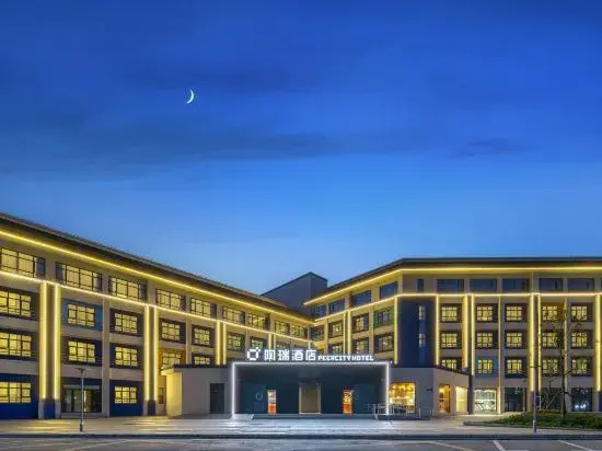 Peercity Hotel (Lingang University Town)