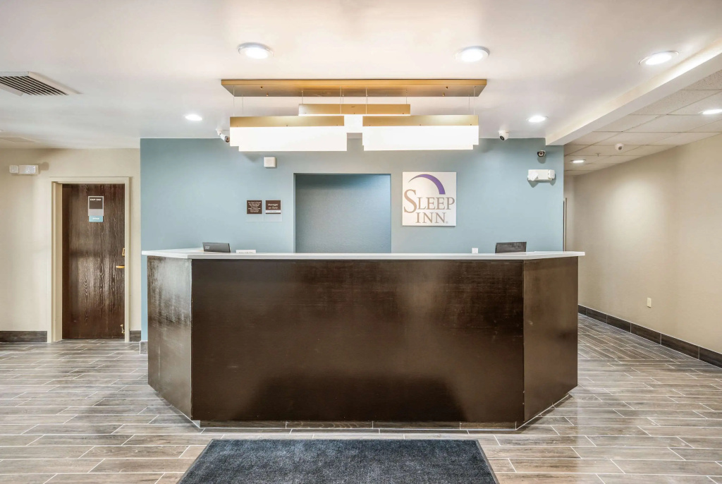 Lobby & Reception