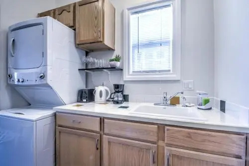 Renovated Bright 1 BR in the heart of Capitol Hill – APT B