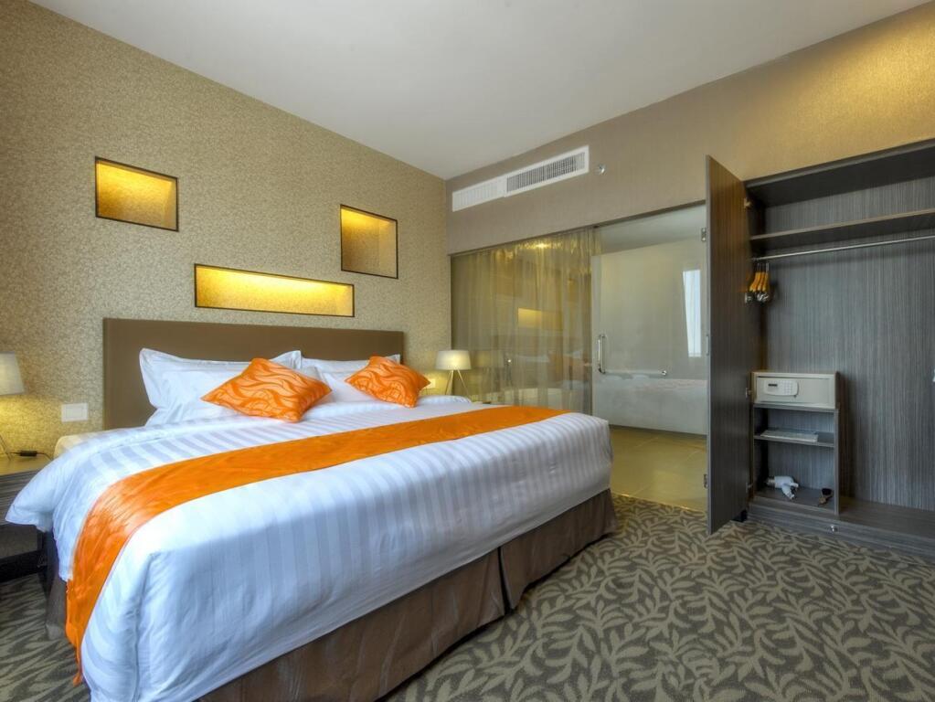 Grand Alora Hotel