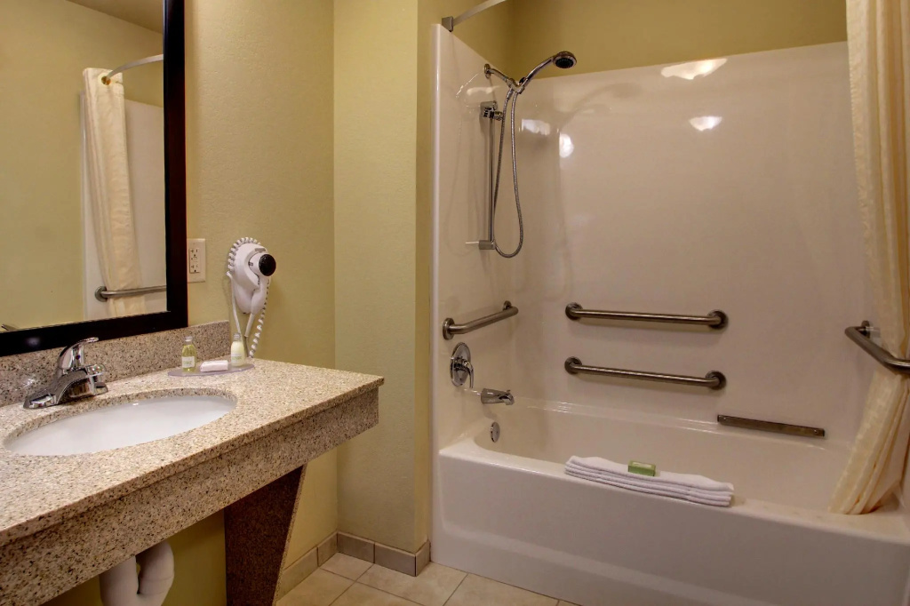 Double Suite (full double bed)