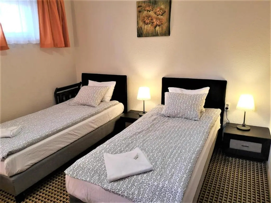 Economy room