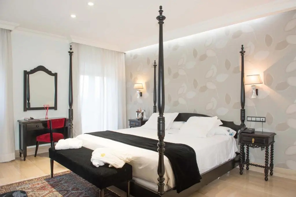 Double room with balcony (full double bed)