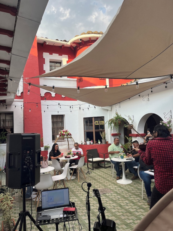 Club 27 Hostal Cafe & Spa