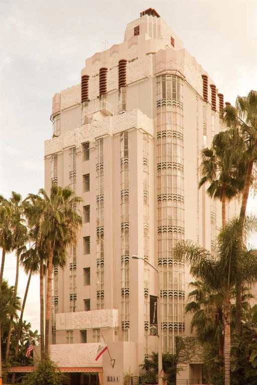 Sunset Tower Hotel — фото