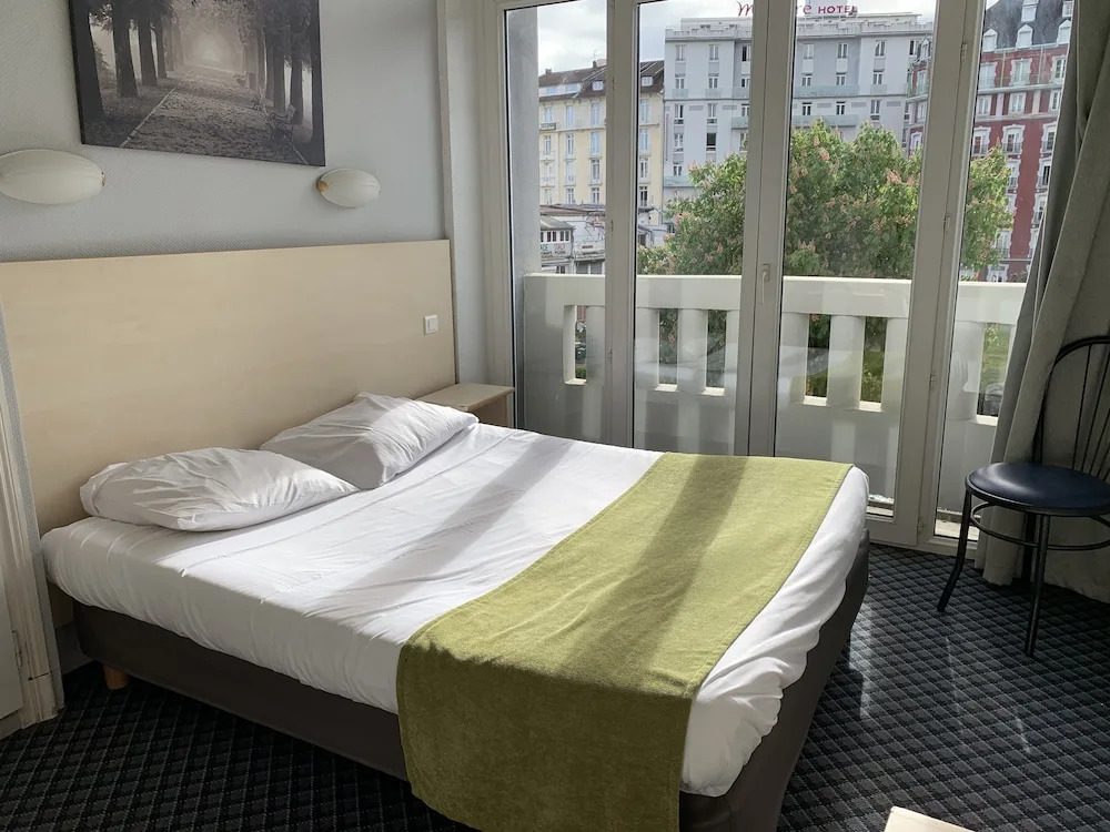 尊爵四人房，單人床