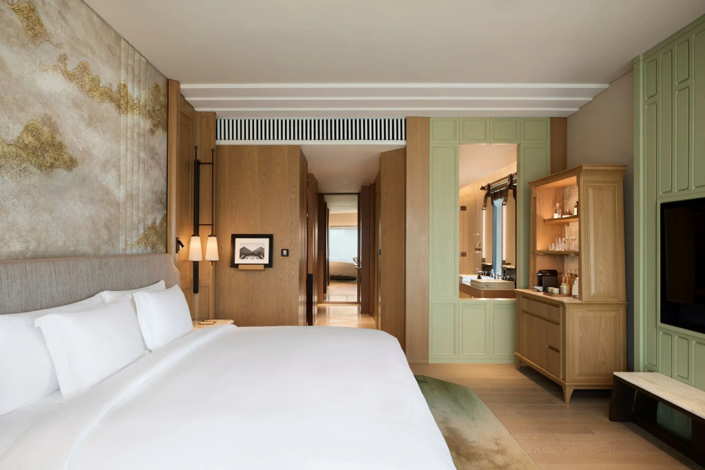 Standard Double Club room with park view (full double bed)