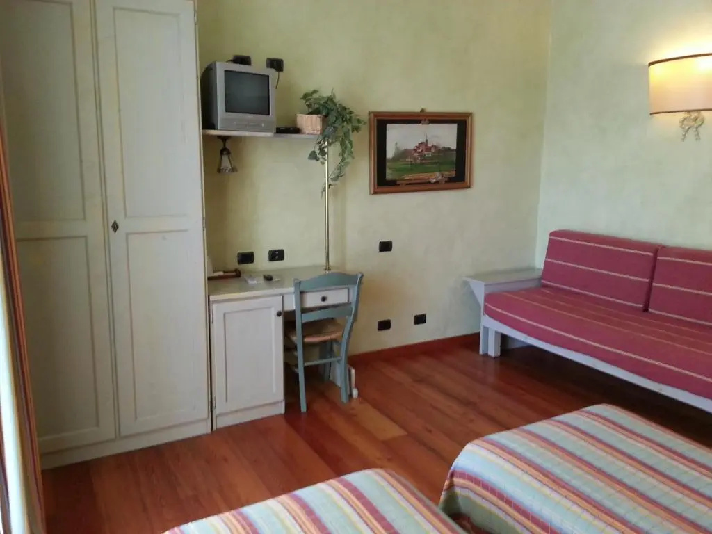 Standard Double room (full double bed)